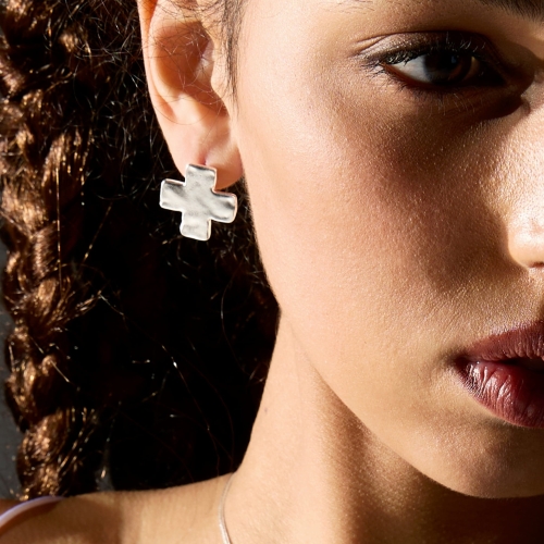 GORECHIK.SPRING24_cross_small_silver_earrings_img51-4.jpg