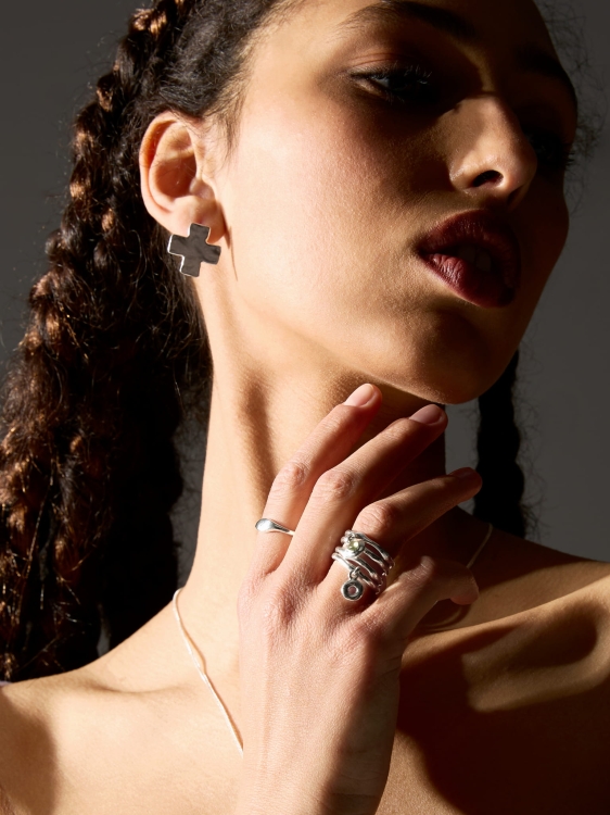 GORECHIK.SPRING24_freya_amira_rings_set_silver_cross_small_earrings_img54.jpg