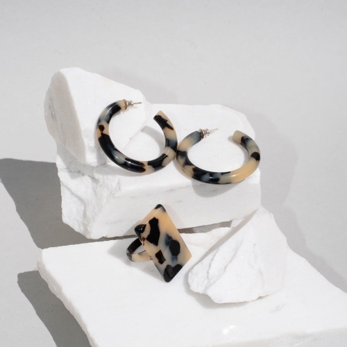m_mary_white_tortoise_03.jpg