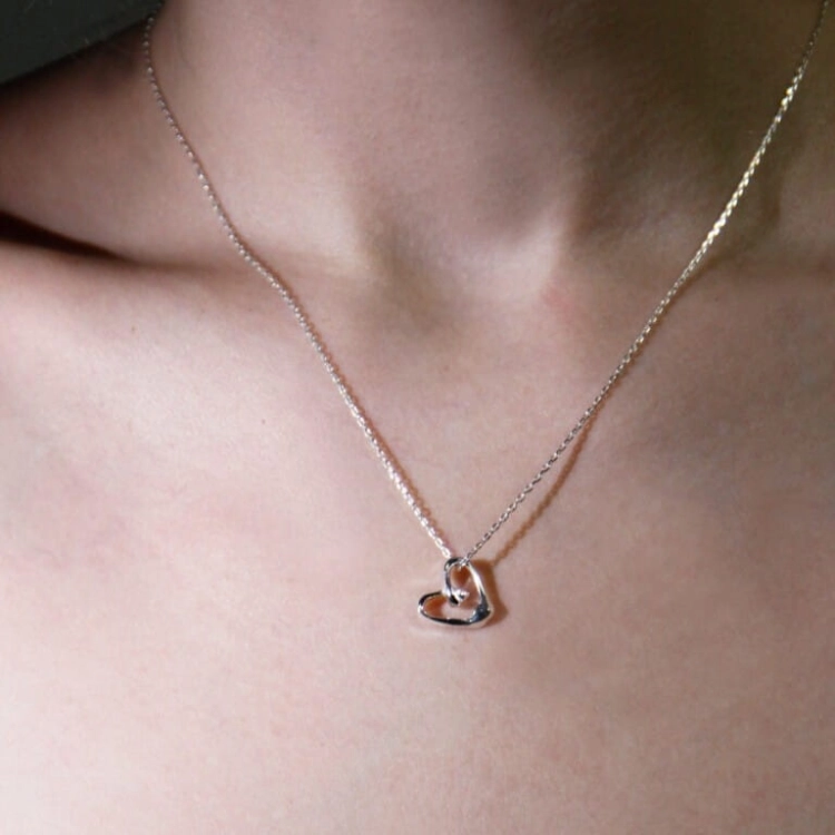 heart-necklace-1-768x960.jpg